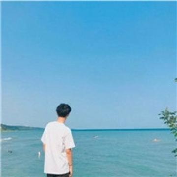 天空的蓝很明媚