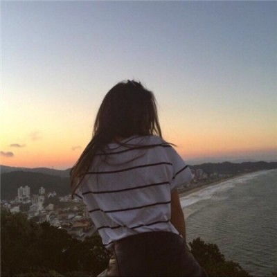 淡淡忧伤的唯美背影头像