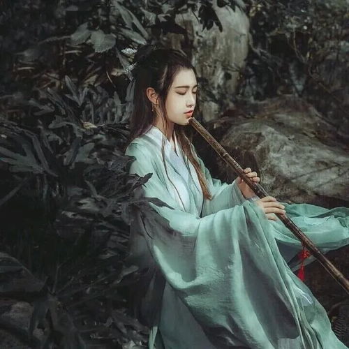 仙气古风女生头像初夏的微风刚刚好,但也不及你的微笑