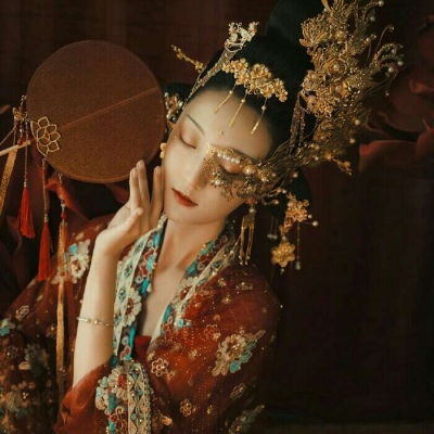 红衣古风女头像