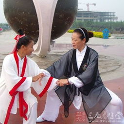 24式太极拳口令做此运动让你雄纠纠