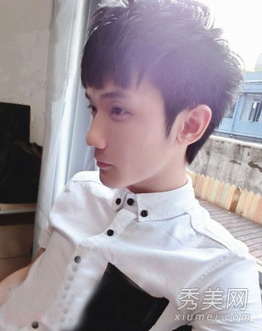 90后男孩的帅气发型照片打造个性化的漂亮男孩