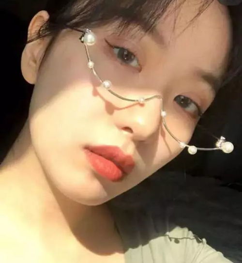 下半框眼镜席卷时尚圈,这波复古潮流叫人彻底沦陷