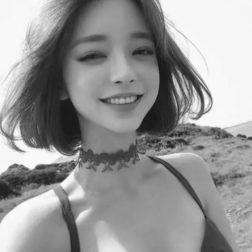 伊人开心黑白女生头像qq头像扣扣居