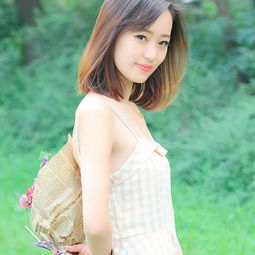短发墨镜豪放女孩