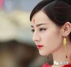 赵丽颖的花千骨,李若彤的小龙女,她演的角色成为无法超越的经典