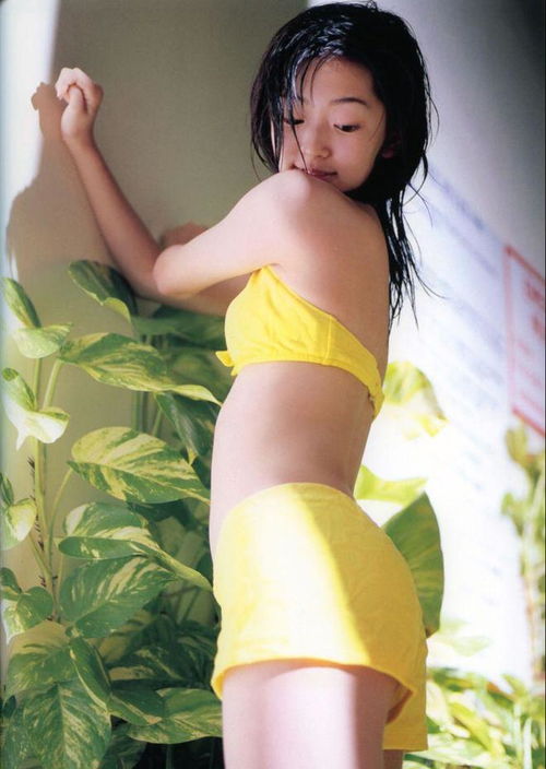 软妹子铃木爱理甜系写真集大图赏析1红裙子黑裙子