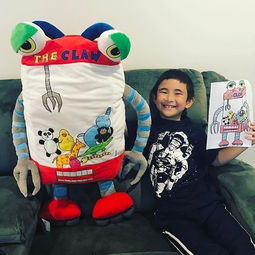 当孩子们画的卡通人物被制作成真的玩偶