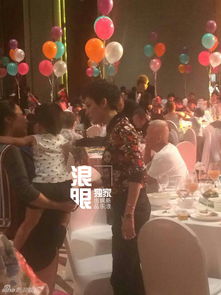 组图孙俪邓超为女儿办百日宴四口温馨合影