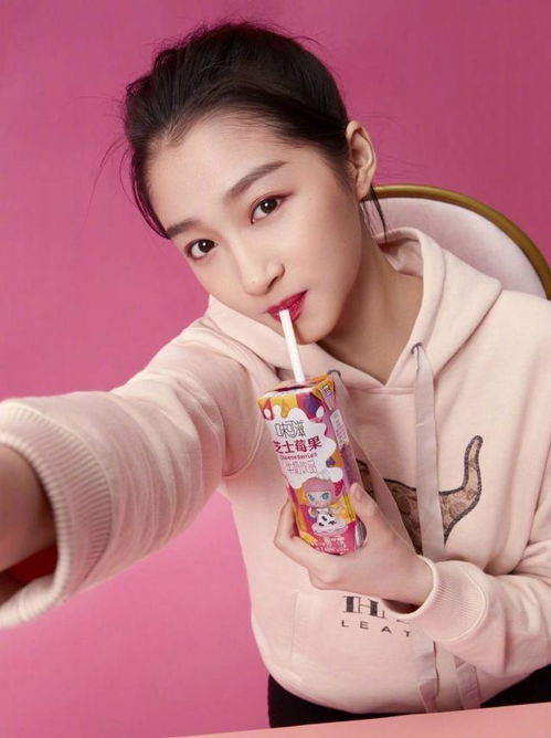 被21岁关晓彤美到了,穿粉色卫衣少女感十足,真是青春无敌美少女