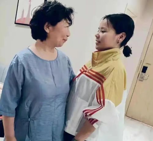 田静晒姚家男儿合照,祖孙三代共用一张脸,网友好女人旺三代