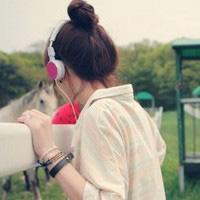 有什么好看的戴着耳机的女生头像吗