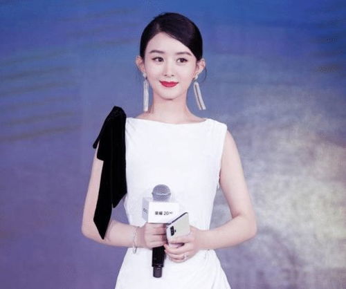 赵丽颖复出首次参加活动,身材苗条似少女,美到犯规