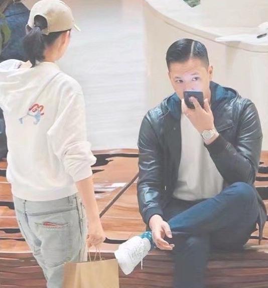 胡杏儿有多喜欢痞帅风老公前男友同款发型,自己也去剪了短发