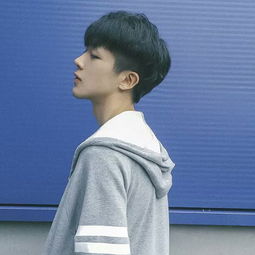 少年少自恋了