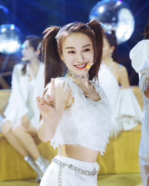 是金子总会发光,哪怕没有浪姐,宝藏女孩吴昕一样能劈波斩浪