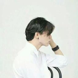 谁给我几个高冷的男生头像动漫也可以,把你们自以为最好看的男生头像发给我好吗