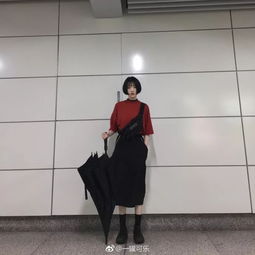 漫画脸酷炫少女火遍抖音,结果腿也是p的