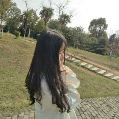 微信头像女生简单大方背影被风抚养成人
