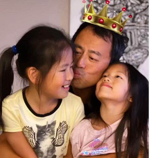 林心如霍建华为林熙蕾老公庆生,大方送上奢侈品,合影宛然如少女