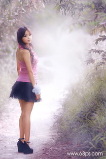 photoshop打造梦幻的淡调蓝紫色树林人物图片