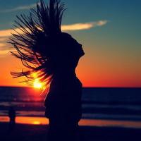 夕阳下女生跳舞头像qq头像夕阳下女生