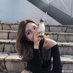 超级vip座位罗志祥女友周扬青坐詹姆斯身旁看球
