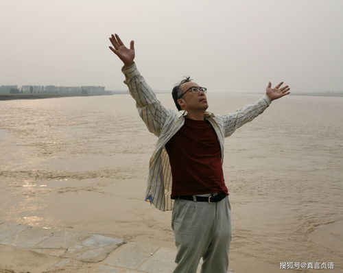 夕阳高悬,如同一盏孤独的金灯周中华原创黄河诗歌6首