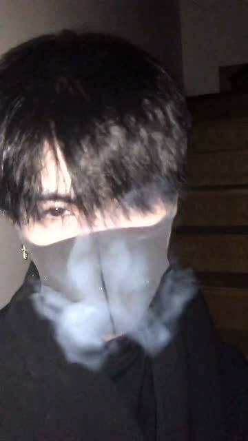漫画男就算是戴着口罩,帅气也会从眼神跑出来,看得我心跳都快停止了