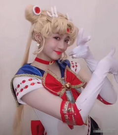 女星cos漫画少女水冰月,baby清纯,倪妮俏皮,而她被嫌像男人