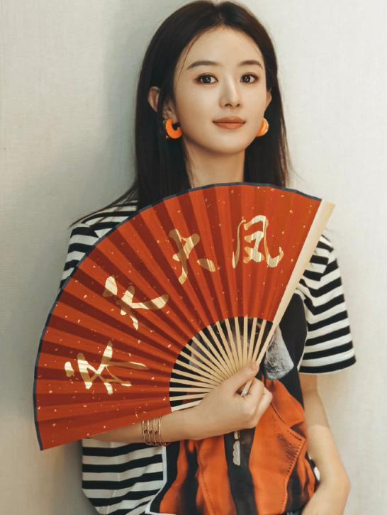 与凤行庆功宴闹幺蛾子赵丽颖与林更新合体,衣服印狗头被嘲倒贴