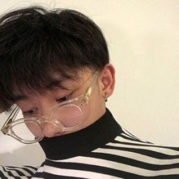 戴圆眼镜的男生头像帅气戴眼镜有几张是可爱,男生头像图片