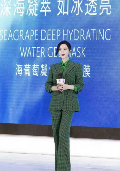 范冰冰现身机场,穿棉服搭紧身裤显腿细,戴松鼠卡通猫少女心十足