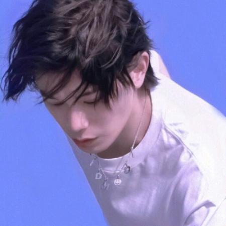蓝色清新男生头像真人,更令人开心的是太帅了