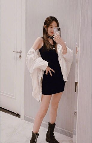 李小璐真沦落为网红了近照直播带货,穿女儿的裙子多小都不知道