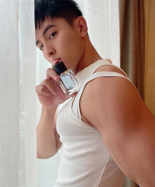 结实的肌肉,健硕的身材,有点可爱的呆萌小奶狗,满满的男友力网易订阅