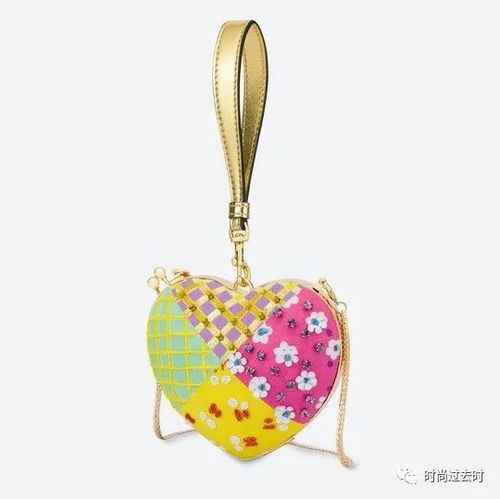 moschino2022春夏时装秀冰激凌奶瓶变包包