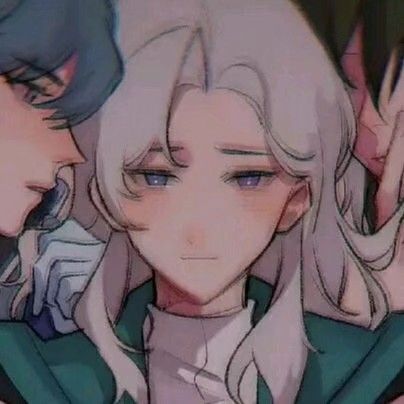 有没有多人头像两女一男的