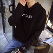 戴帽子的卫衣女