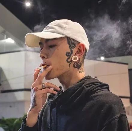 梳什么背头,留有刘海的发型会让你更帅