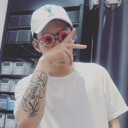 不知道这些潮牌你凭什么爱皮几万还说自己是嘻哈fan