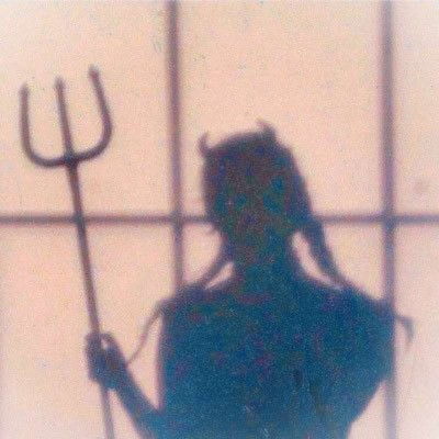 唯美女头背影或侧影长发美女一个人伤感沉思