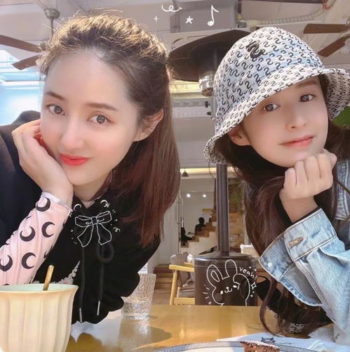 颖儿晒女儿正脸照,小月亮的漫画脸抢镜,翻拍小舞的不二人选