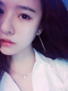 斗鱼新晋美女主播阿冷自爆是一枚逗比,曾在陌陌上直播收入过千万2