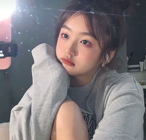 ins招桃花女生头像