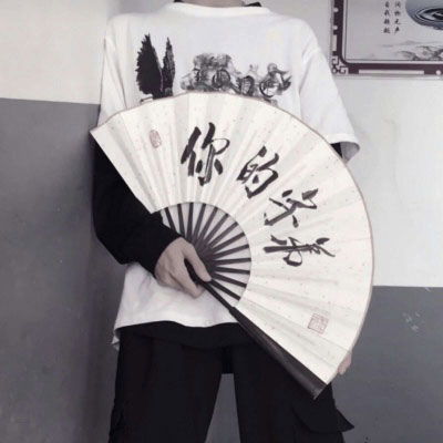拿扇子的男生头像手拿着扇子的社会图