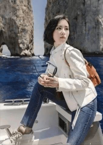 气质美女刘诗诗,简直太时尚,一身混搭穿出淑女范