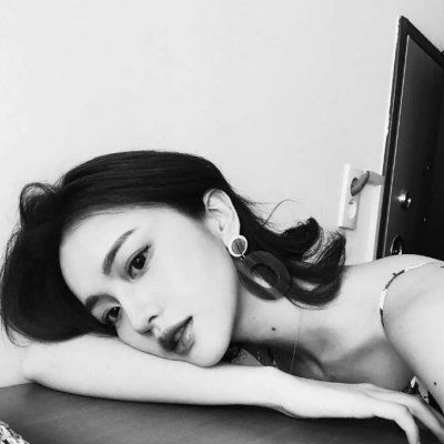 女人黑白头像高冷魅惑,高清好看的头像女黑白高冷图片